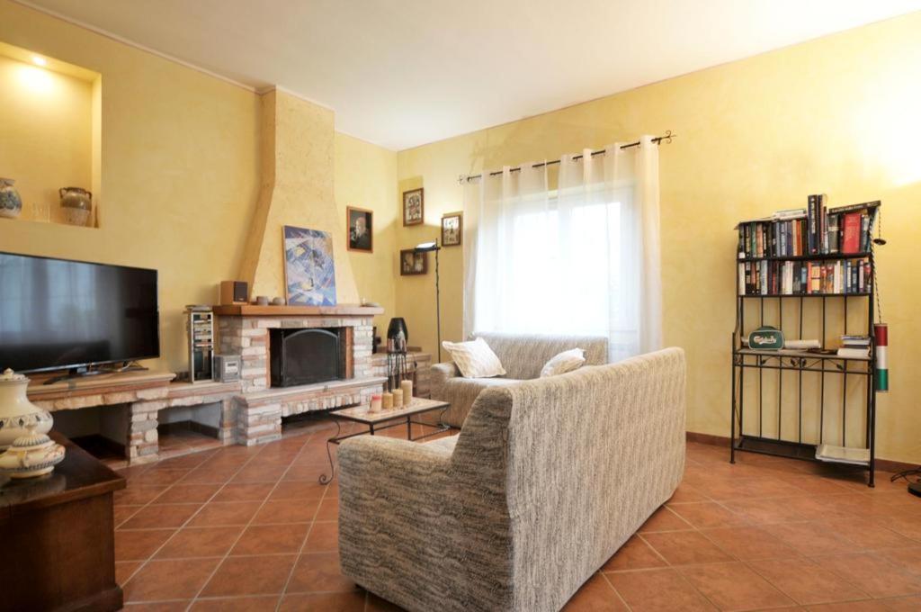Bed and Breakfast La Madonnina Querceta Exterior foto