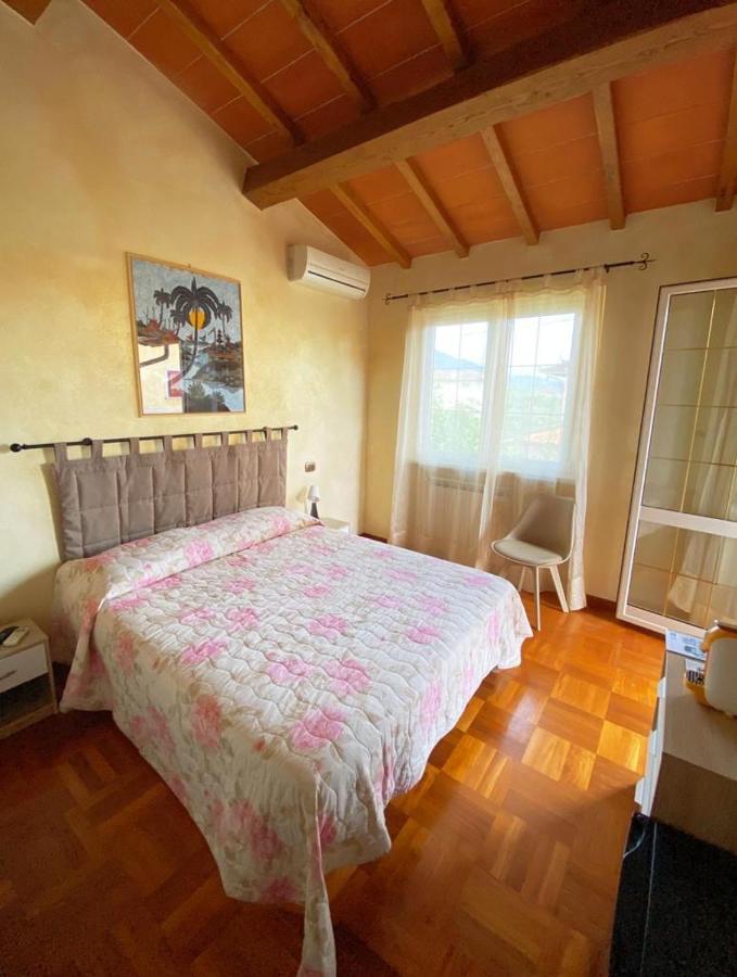 Bed and Breakfast La Madonnina Querceta Exterior foto